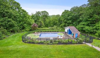 27 E Gate Rd, Danbury, CT 06811