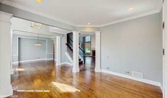 8 GEORGETOWN Ct, Algonquin, IL 60102