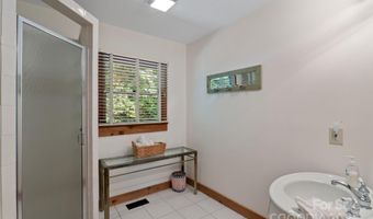 150 Avondale Ridge Rd, Asheville, NC 28803