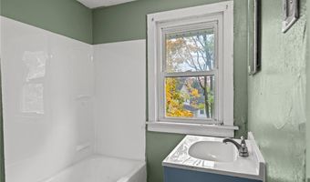 884 Lovers Ln, Akron, OH 44306