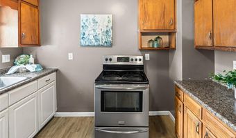 2405 Woodcrest Dr, Alton, IL 62002