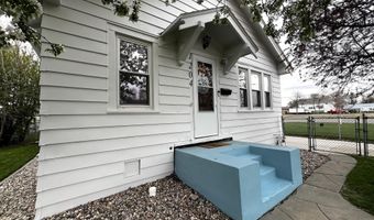 1204 S 2nd St, Aberdeen, SD 57401