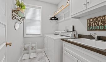 4313 Lakeview Ter, Basehor, KS 66007