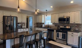 102 Shale Ct, Batesville, IN 47006