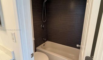 3475 N Country Club Dr 315, Aventura, FL 33180