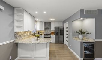 903 Old Oak Cir, Algonquin, IL 60102