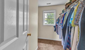 45 Pocono Ln 10, Danbury, CT 06810