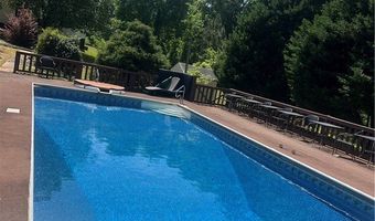 521 N Calhoun Shores Pkwy, Calhoun Falls, SC 29628