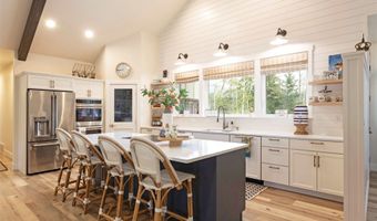 14833 Sunburst Dr, Bigfork, MT 59911