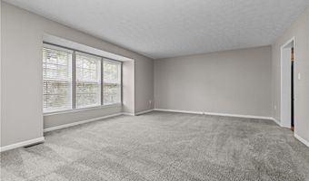 660 Village Green Blvd E, Adams Twp., PA 16046