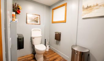 875 Hammond St, Bangor, ME 04401