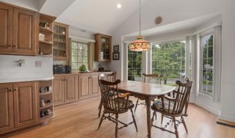 9921 KENTSDALE Dr, Potomac, MD 20854