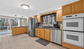 542 Main St, Hopkinton, RI 02833