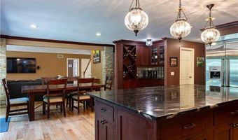 258 Woodridge Dr, North Kingstown, RI 02874