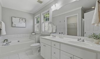1748 Town Home Dr, Apex, NC 27502