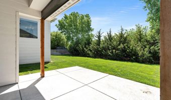 1605 N Lakeside Dr, Andover, KS 67002