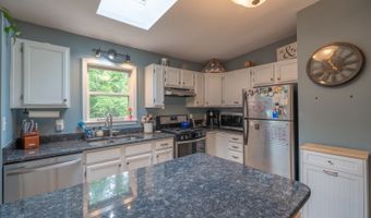 37 Evergreen Rd, Alloway, NJ 07461