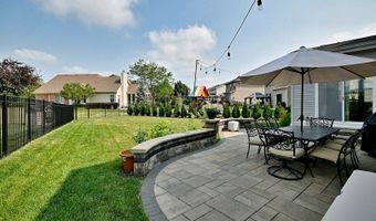 1128 Kingsmill Dr, Algonquin, IL 60102