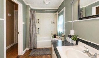 210 5th St, Abbeville, LA 70510