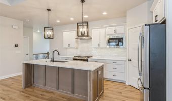 791 Clover Hill Dr, North Liberty, IA 52317
