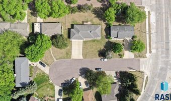 1212 E Fleetwood Cir, Brandon, SD 57005