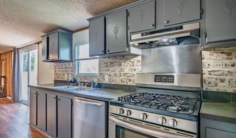 1376 Crouch Rd, Batesville, MS 38606