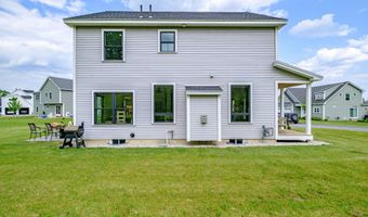 5 Goldfinch Dr, Falmouth, ME 04105