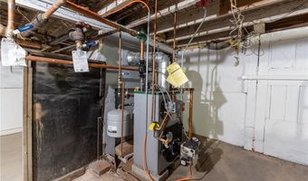 17 Warner St, Newport, RI 02840