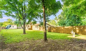 202 Big Tree Dr, Bentonville, AR 72712