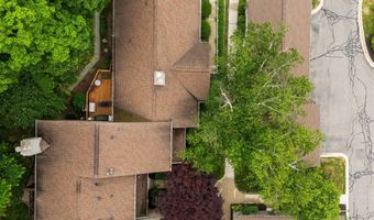 2202 Pine Grove Ct, Ann Arbor, MI 48103
