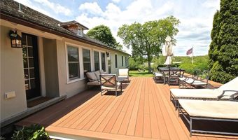 215 Coggeshall Ave, Newport, RI 02840