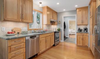 3 Harold St, Newport, RI 02840