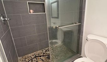 2011 N UPTON St, Arlington, VA 22207