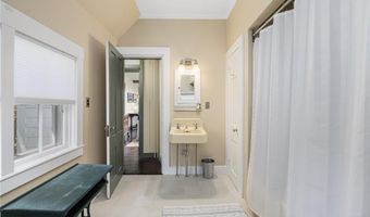 10 Casey Ct, Newport, RI 02840