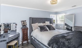 16 Netz Pl, Albertson, NY 11507