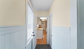 32 Richmond St 1, Bristol, RI 02809