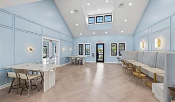 5254 WOLF CREEK Dr, Apollo Beach, FL 33572