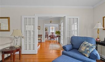 60 Ayrault St, Newport, RI 02840