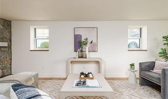 8 Kerins Ter, Newport, RI 02840