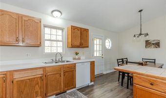 136 Hope Hill Ter, Cranston, RI 02921