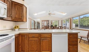 8 Meadow Ln, Coventry, RI 02816