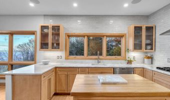 18 Belvidere Rd, Atlantic Highlands, NJ 07716