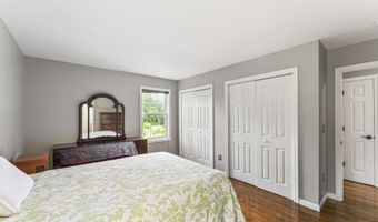 24 Ken Oaks Dr, Danbury, CT 06810