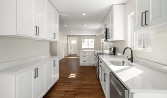 6 Juniper Ridge Dr, Danbury, CT 06811