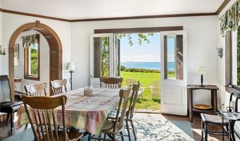 8 Taylor's Ln N, Little Compton, RI 02837
