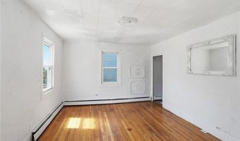 8 Mann Ave, Newport, RI 02840