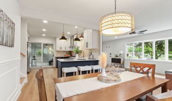 1942 Trail Ridge St, Arlington Heights, IL 60004