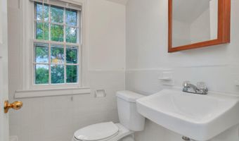 2826 JEFFERSON Dr, Alexandria, VA 22303