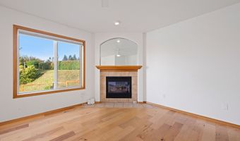 375 McClure Ave, Astoria, OR 97103