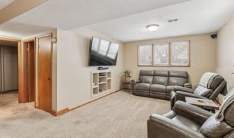 202 NE Crestmoor Pl, Ankeny, IA 50021